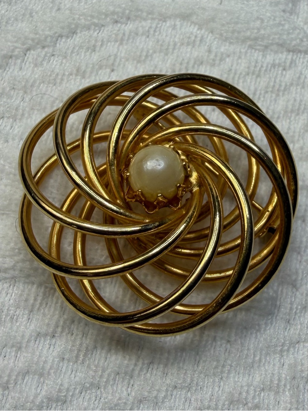 Vintage Gold-Tone Spiral Brooch with Pearl Accent
